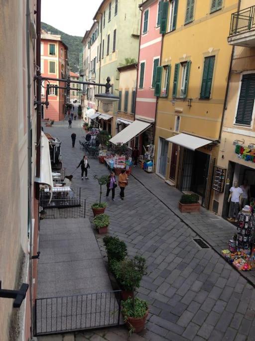 Appartamento A Due Passi Dal Mare Finale Ligure Luaran gambar